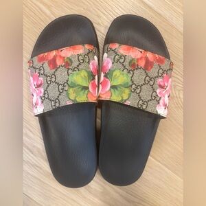 Gucci Women's GG Supreme Canvas Slide